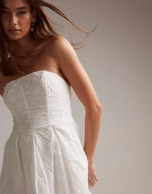 ASOS DESIGN – Winnona – Bröllopsklänning i maxilängd med bandeau-ringning och texturerade blommor, 5 av 6
