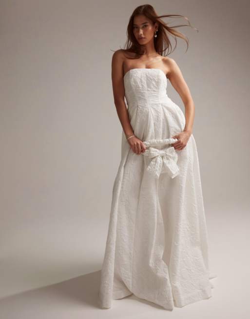 ASOS DESIGN – Winnona – Suknia ślubna maxi z dekoltem bandeau w kolorze kości słoniowej w fakturowany kwiatowy wzór