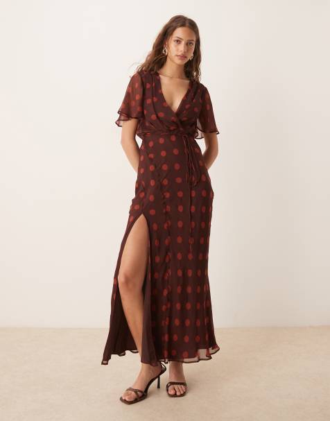 ASOS DESIGN – Wiśniowa kopertowa sukienka midi ze zwiewnymi rękawami i ozdobnym szwem w grochy - view 1