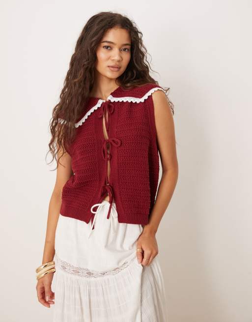 ASOS DESIGN – Wiśniowa wiązana z przodu kamizelka dzianinowa z ozdobnym kołnierzykiem