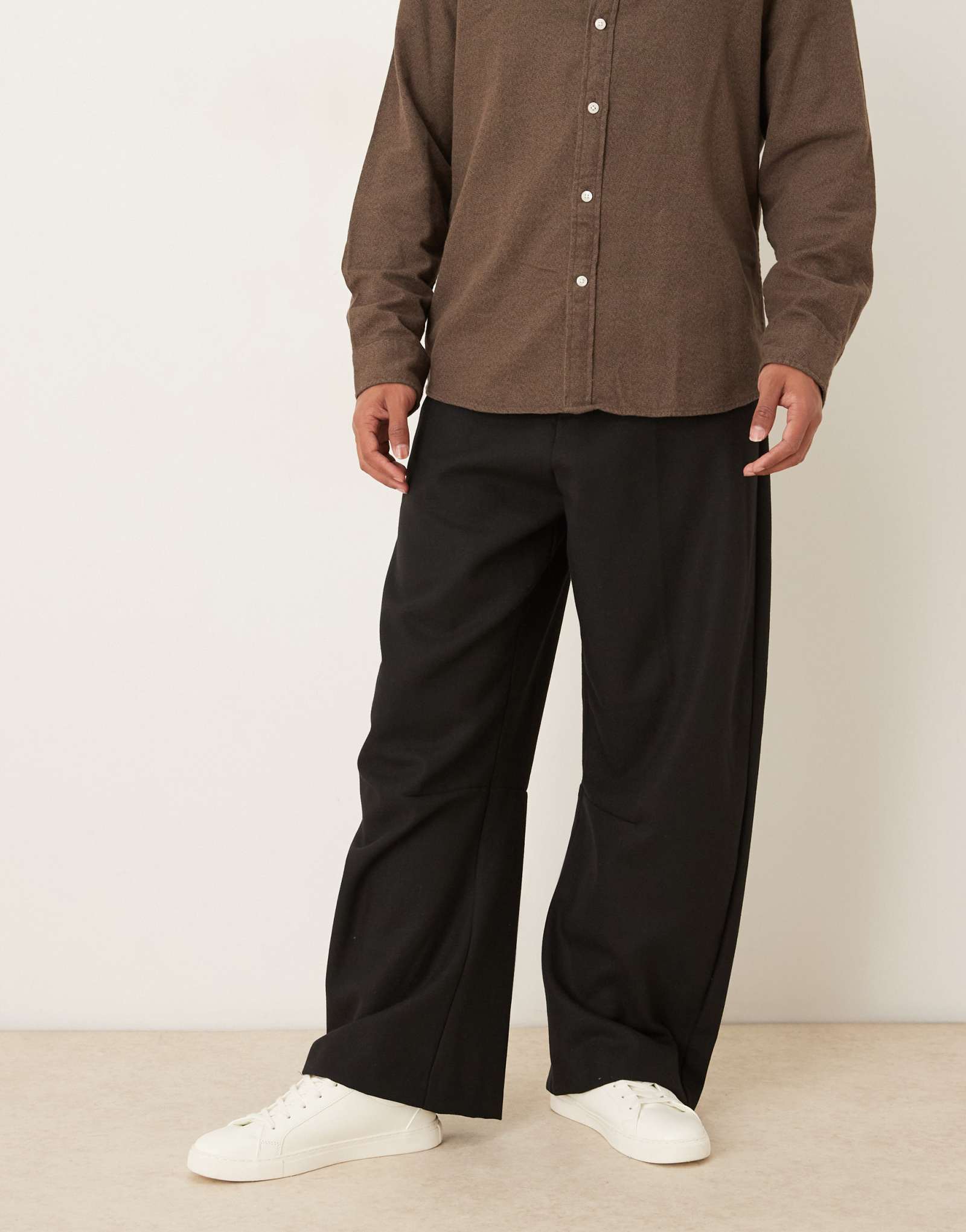 Дизайнерские брюки-бочкообразки ASOS DESIGN из смеси шерсти из черной саржи