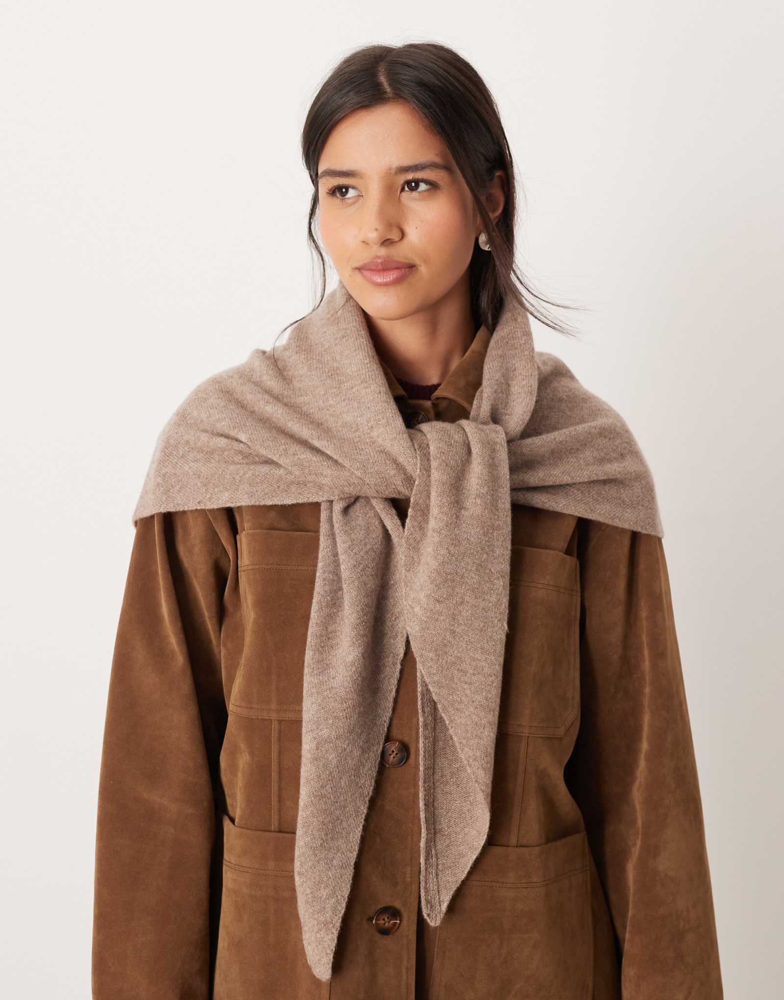 ДИЗАЙНЕРСКИЙ шерстяной треугольный шарф ASOS DESIGN из овсяной пряжи