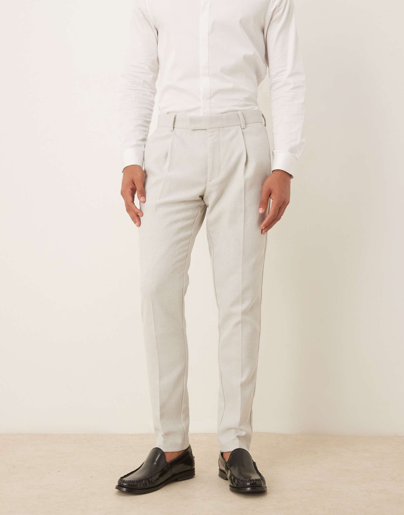 ДИЗАЙНЕРСКИЕ брюки-скинни из шерстяной смеси ASOS светло-серого цвета в елочку