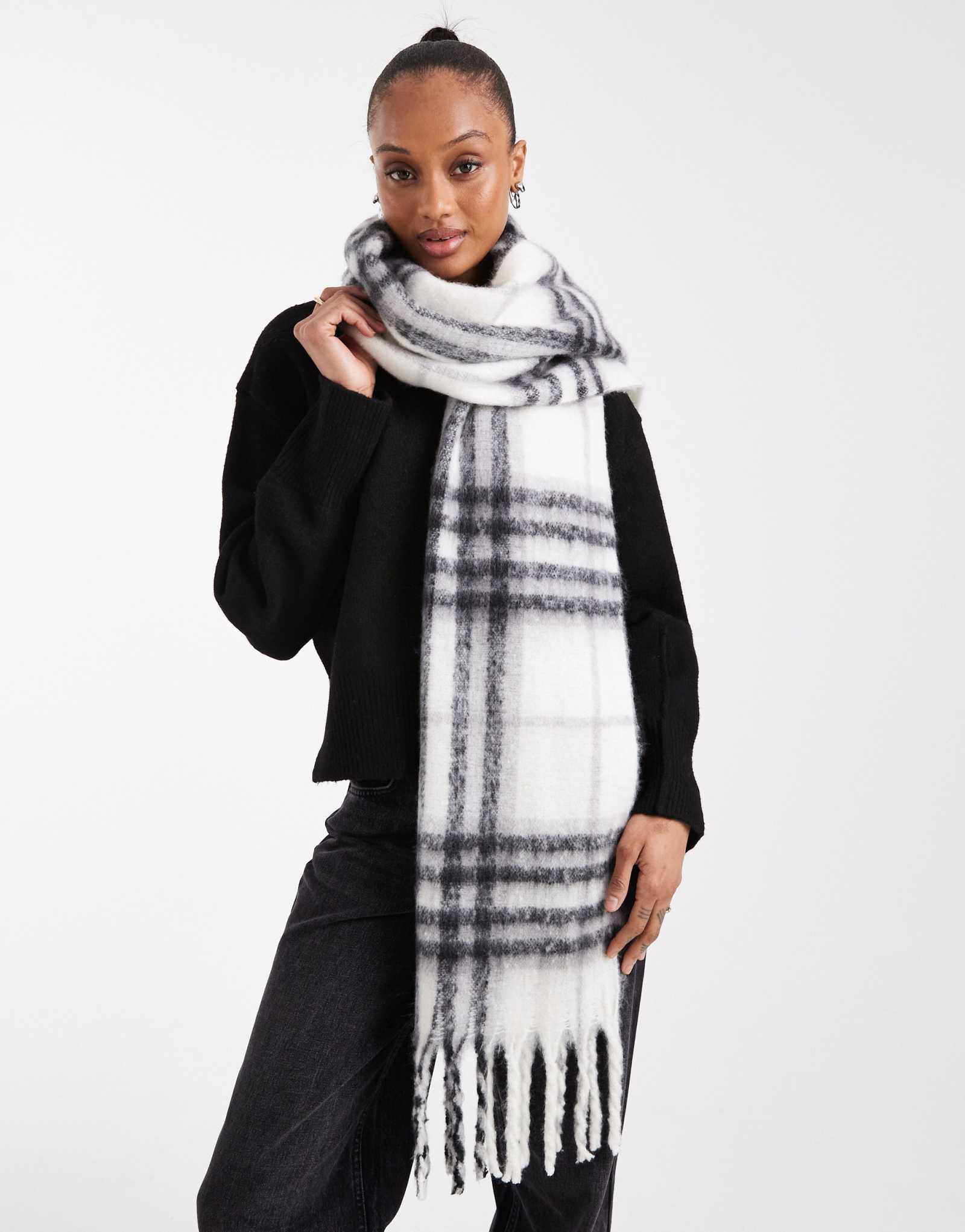 Тканый шарф с кисточками ASOS DESIGN в черно-белую клетку