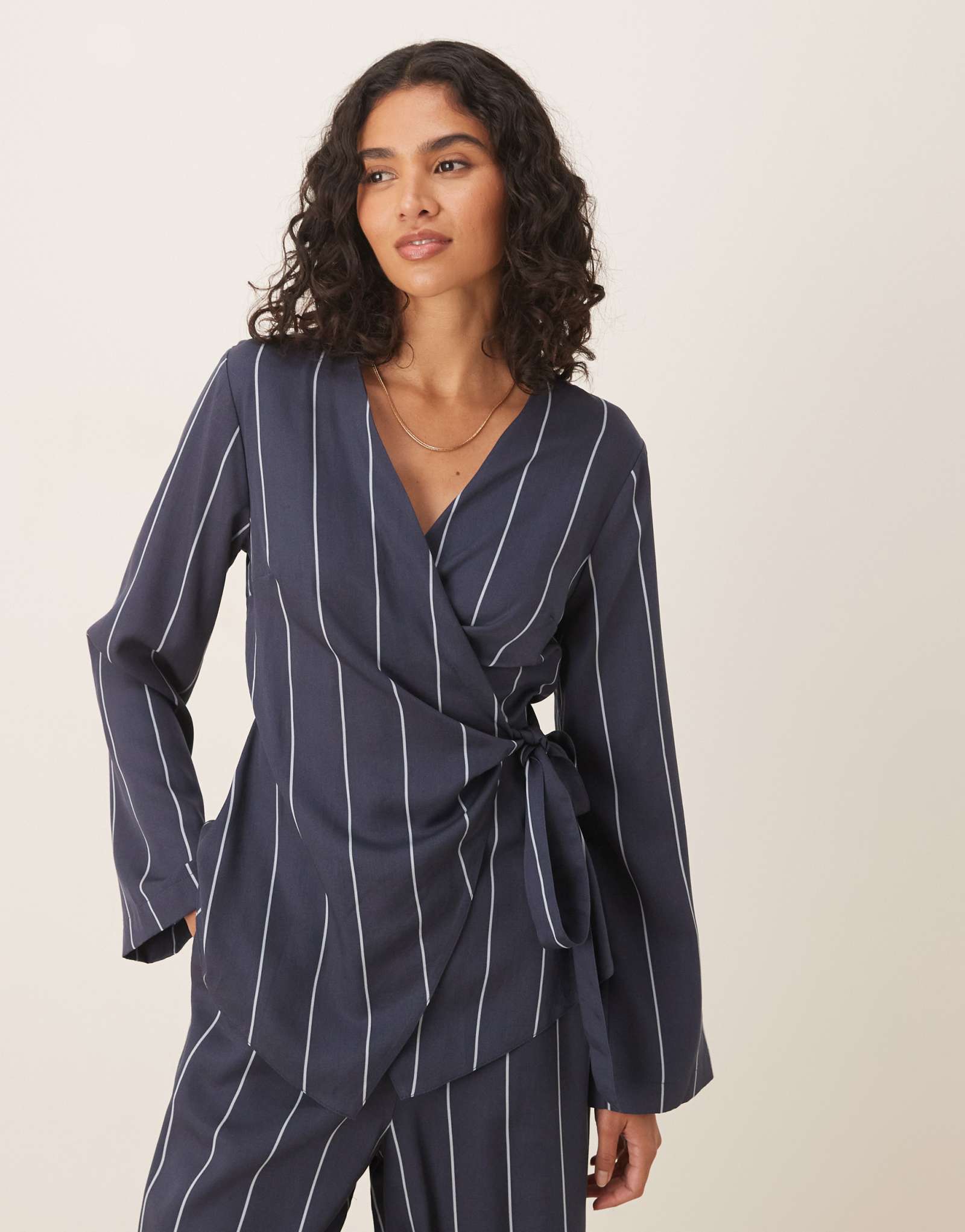 ДИЗАЙНЕРСКИЙ топ ASOS с запахом спереди в синюю полоску - часть комплекта