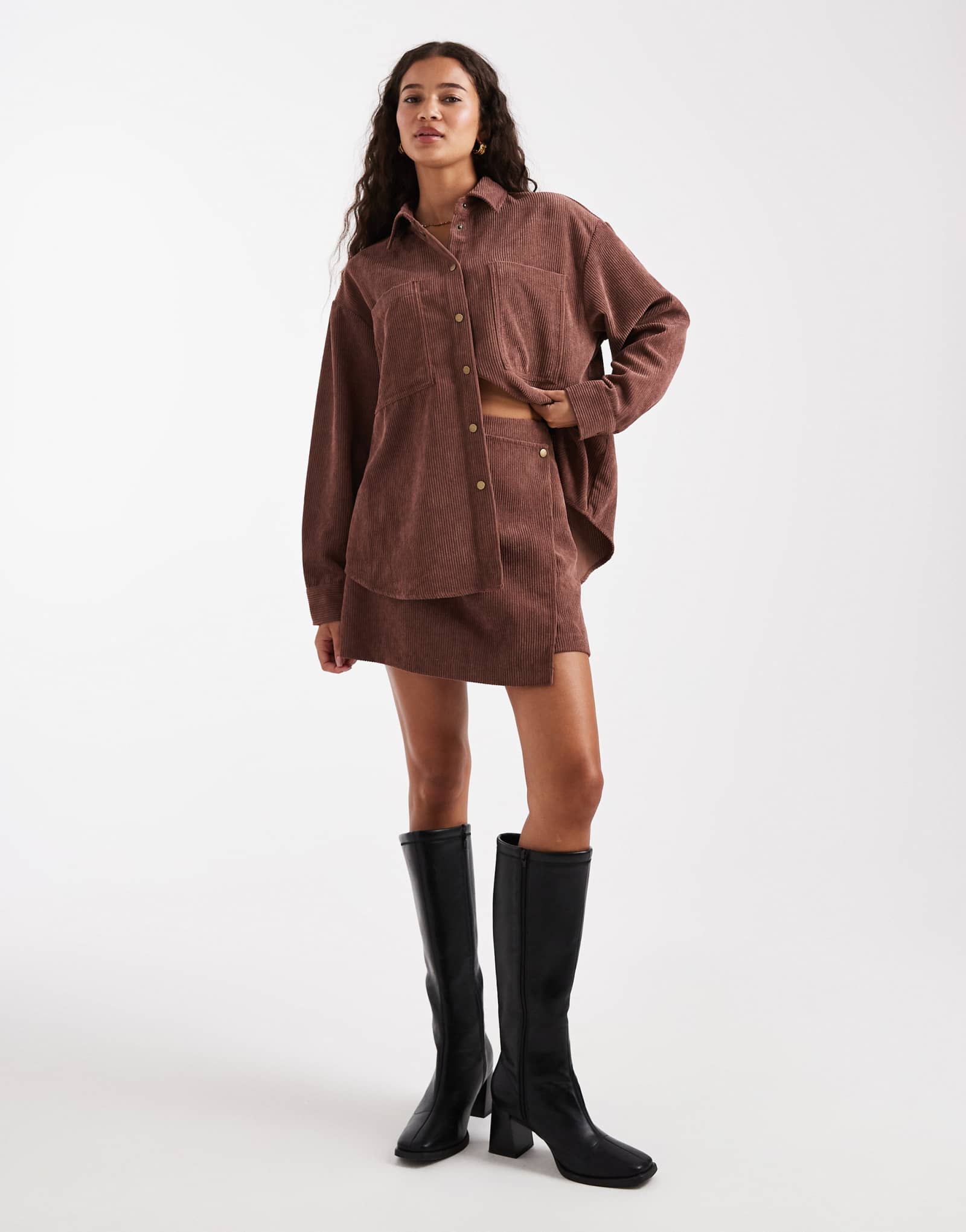 Дизайнерская вельветовая юбка ASOS с запахом коричневого цвета - часть комплекта