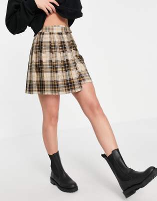 buckle pleated skirt