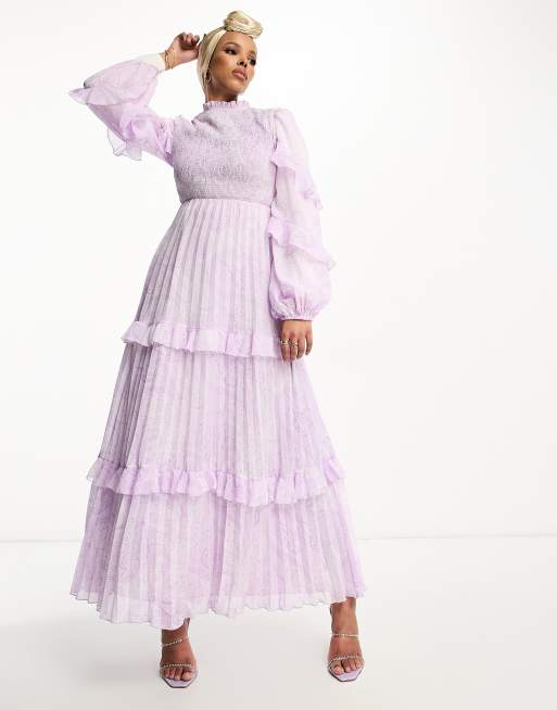 ASOS DESIGN – Wykończona falbankami plisowana sukienka maxi z zabudowanym dekoltem we wzór paisley