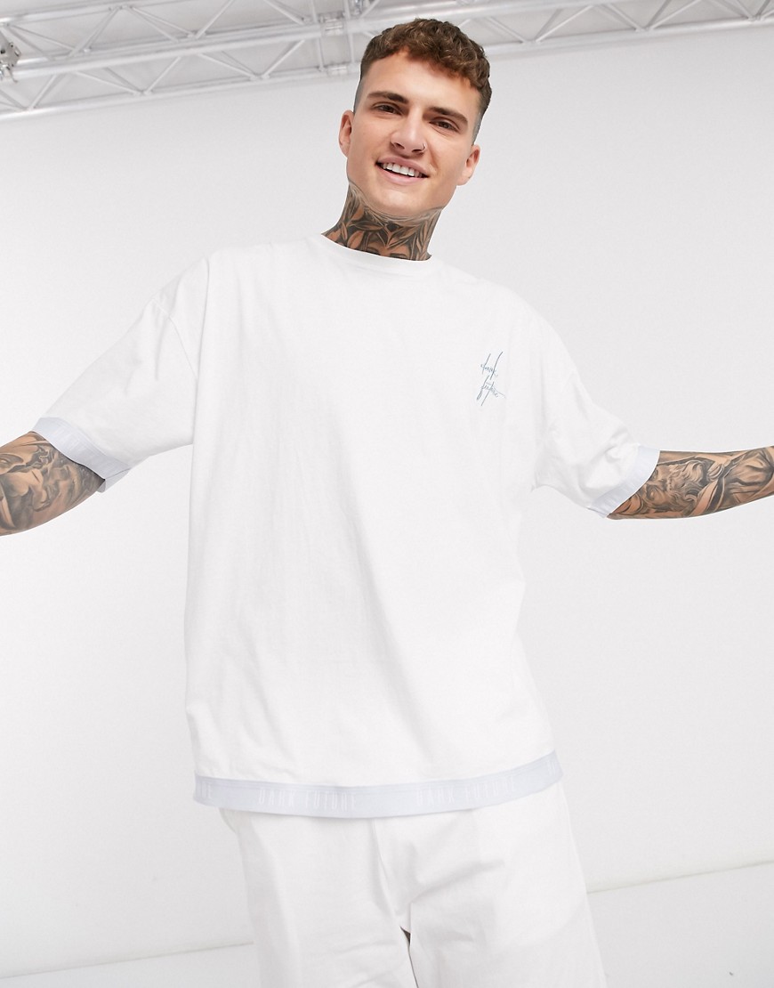 ASOS DESIGN x Dark Future - Pigiama bianco con pantaloncini e T-shirt oversize con fettucce