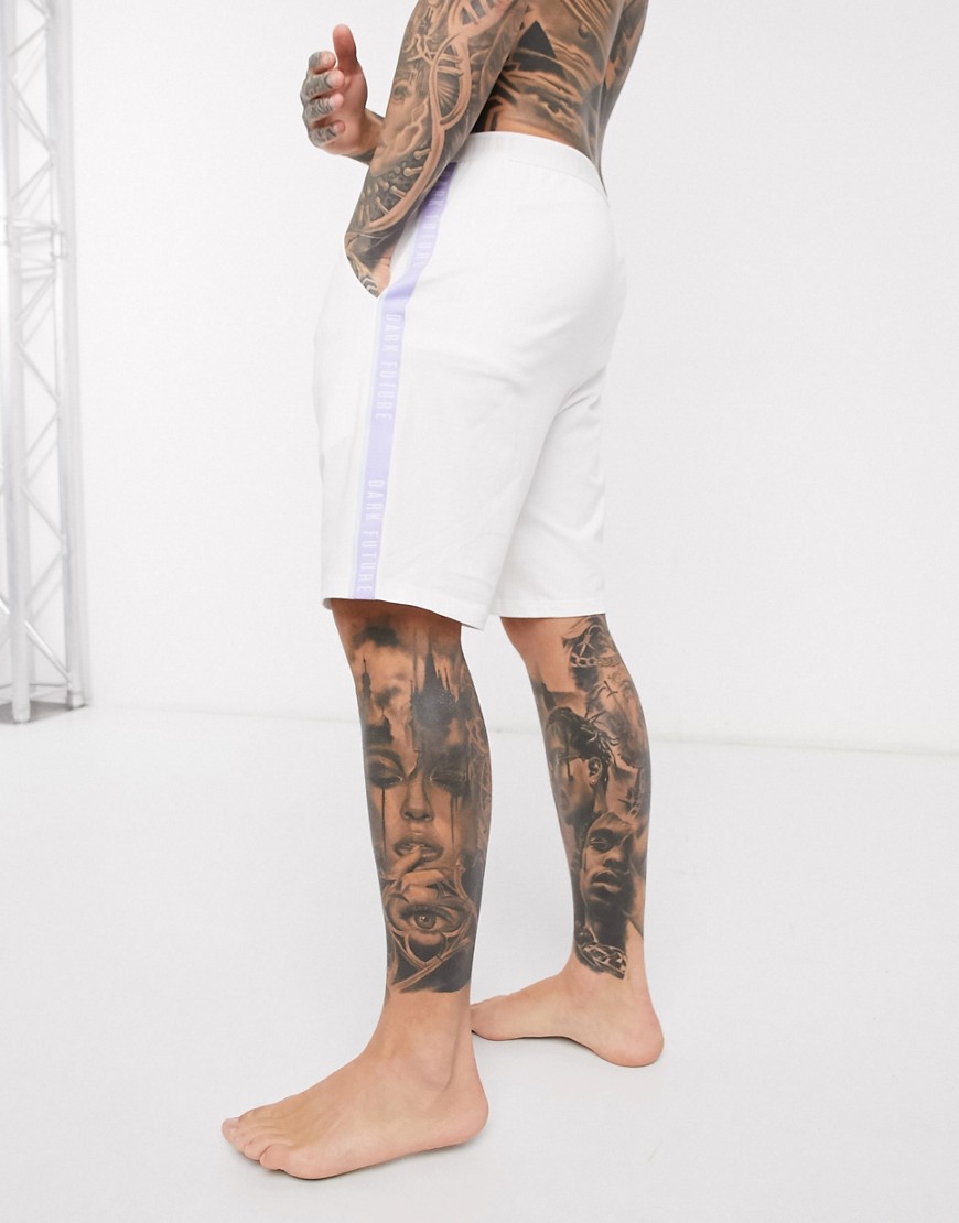 ASOS DESIGN x Dark Future - Pigiama con pantaloncini e T-shirt oversize a maniche lunghe con fettucce-Bianco