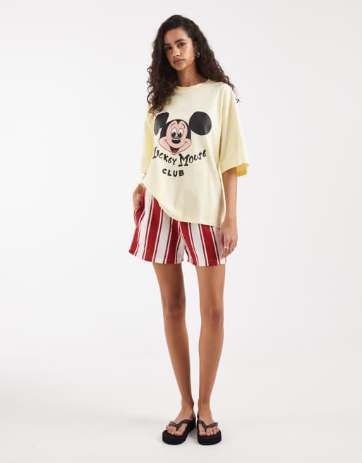 ASOS DESIGN x Disney – Gul t-shirt med Mickey Mouse Club-tryck, 2 av 4
