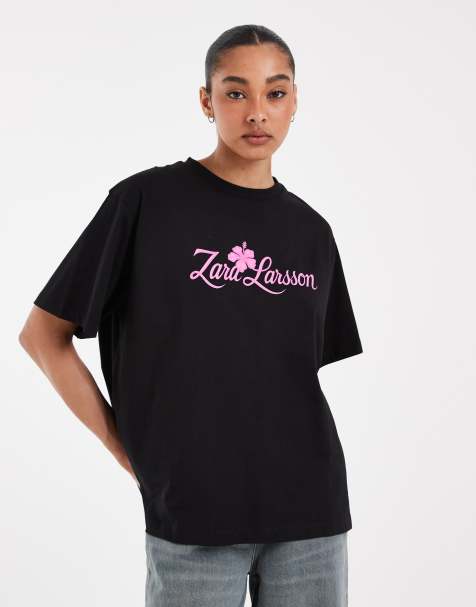 ASOS DESIGN x Larsson - T-shirt à imprimé graphique sous licence officielle - Noir - view 1