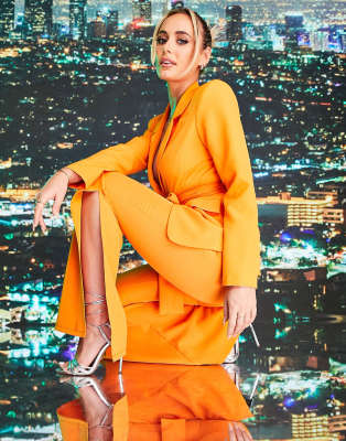 ASOS DESIGN x MILLIE - Hose in Orange mit weitem Bein und Schlitzdetails