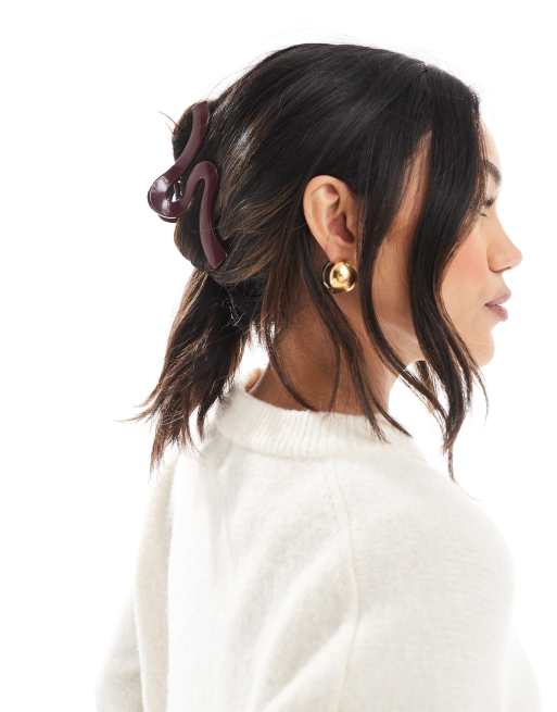 ASOS DESIGN XL hair claw with wave detail in burgundy, 3 of 3