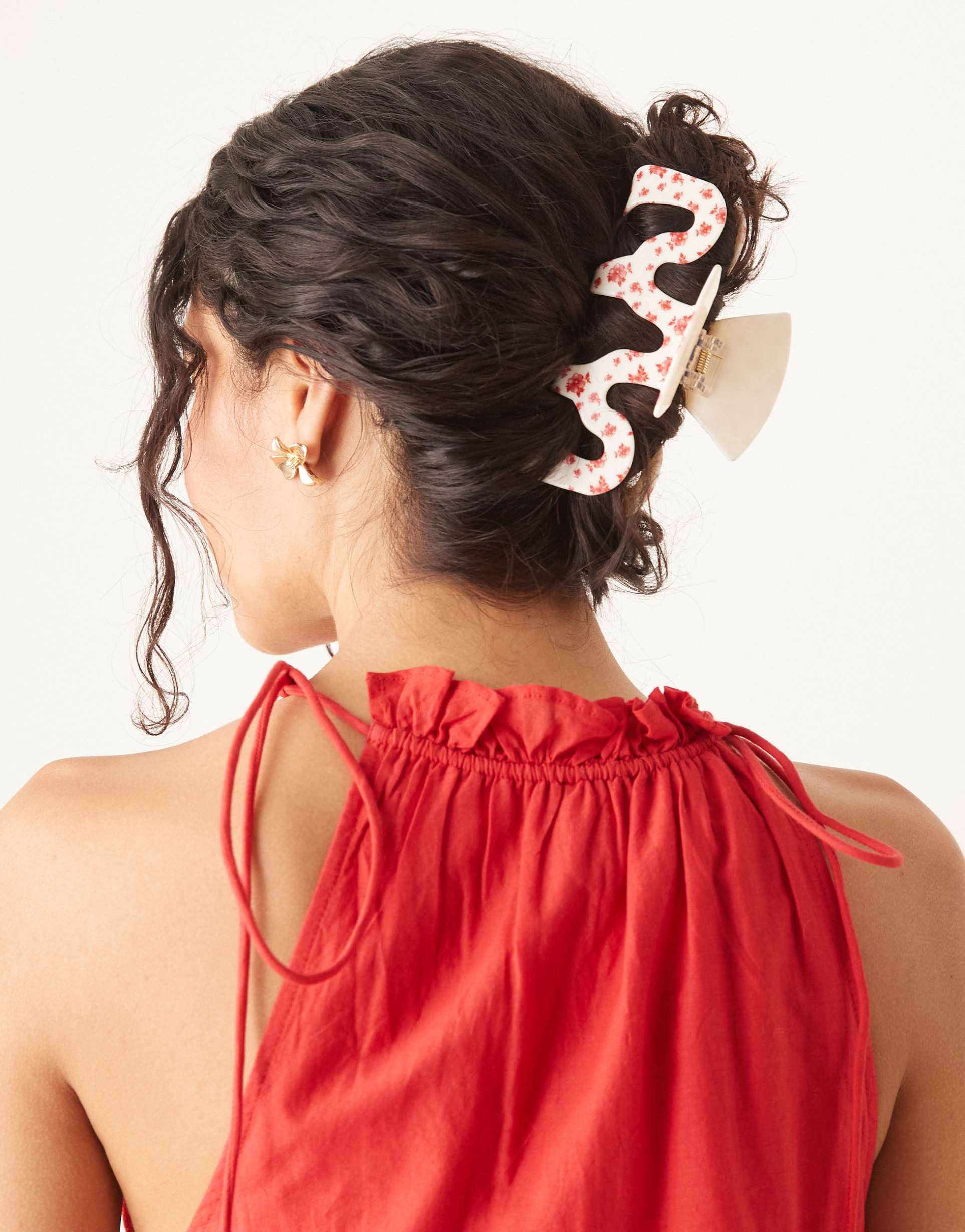 asos design xl wiggle shaped hair claw in delicate floral print