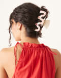 [ASOS DESIGN] ASOS DESIGN XL wiggle-shaped hair claw in ditsy floral print-White No Size Cream