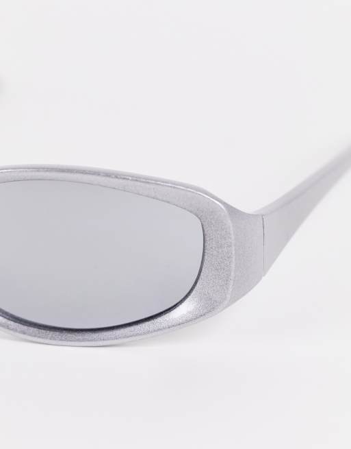 ASOS DESIGN y2k runner sunglasses in silver, 2 of 4