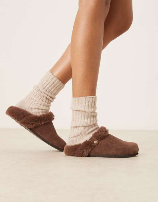 ASOS DESIGN - Zabby - Klomp-pantoffels van imitatiesuède in donkerbruin, 3 van 4