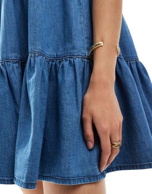 ASOS DESIGN - Zachte aangerimpelde denim mini-jurk met stroken in mid-wash blauw, 3 van 4