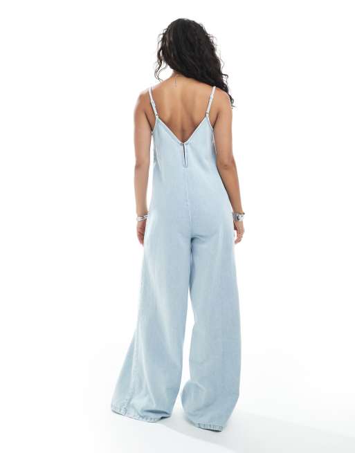 ASOS DESIGN - Zachte denim jumpsuit met lage ronde hals, wijde pijpen en lichte wassing, 2 van 4