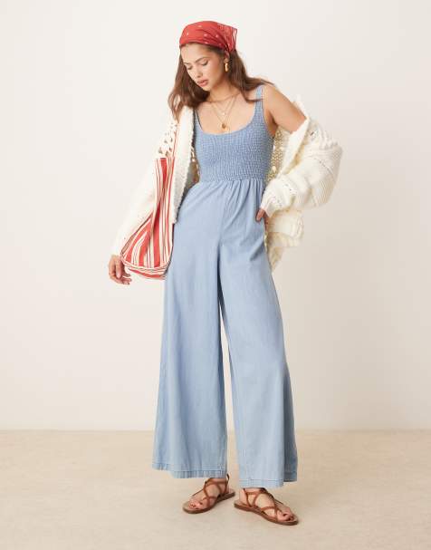 ASOS DESIGN - Zachte denim jumpsuit met wijde pijpen en gesmokt lijfje in mid-wash blauw - view 1
