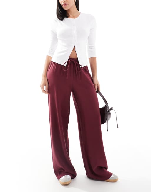 ASOS DESIGN - Zachte, elegante broek met wijde pijpen en elastische taille in bordeauxrood