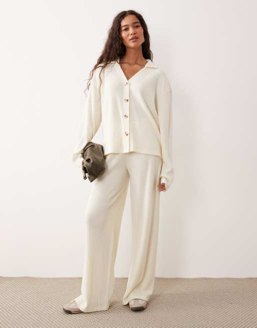 ASOS DESIGN - Zachte geborstelde geribbelde broek met wijde pijpen in wit, deel van co-ord set
