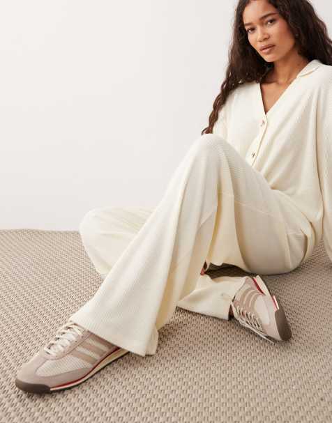 ASOS DESIGN - Zachte geribbelde co-ord set van geborstelde stof in ivoorwit - view 1