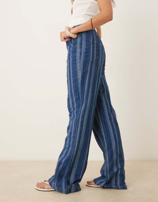 ASOS DESIGN - Zachte gestreepte jeans met wijde pijpen in blauw, 2 van 5