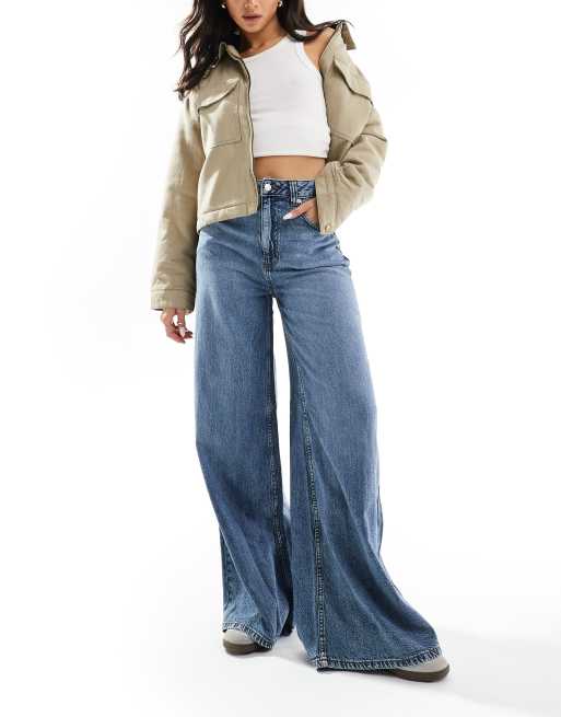 ASOS DESIGN - Zachte jeans met wijde pijpen in middenblauw