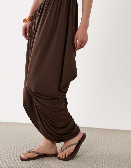 ASOS DESIGN - Zachte midi jurk van jersey met gedrapeerd detail in chocoladebruin, 2 van 4