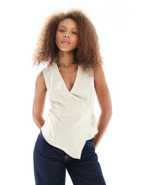 ASOS DESIGN - Zachte mouwloze blouse met overslag in lichtgeel - view 1