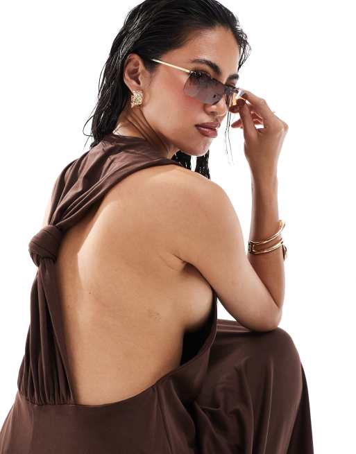 ASOS DESIGN - Zachte mouwloze maxi jurk met knoopdetail aan de achterkant in chocoladebruin