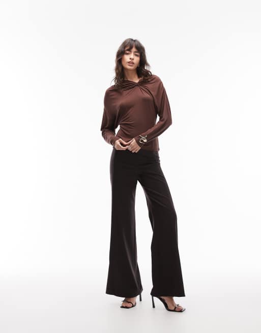 ASOS DESIGN - Zachte top met gedraaide schouder en lange mouwen in chocoladebruin, 2 van 4