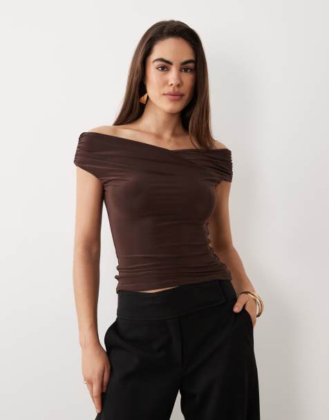 ASOS DESIGN - Zachte top met gerimpelde schouders in chocoladebruin - view 1