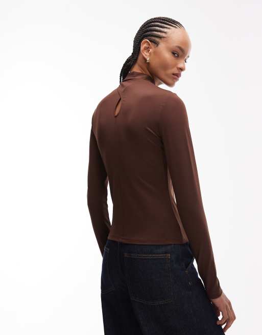ASOS DESIGN - Zachte top met sjaaldetail en lange mouwen in bruin, 4 van 4