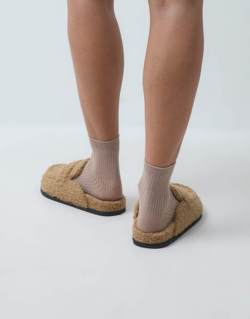 ASOS DESIGN Zadie loafer slippers met borg in lichtbruin, 4 van 4