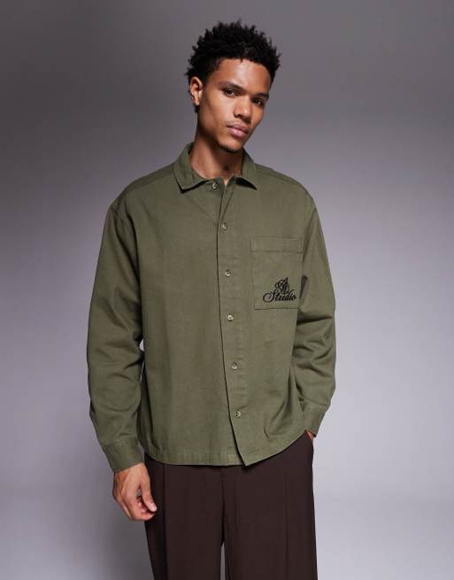ASOS DESIGN – Zakładana przez głowę koszula oversize w kolorze khaki z haftowanym kwiatowym wzorem na plecach