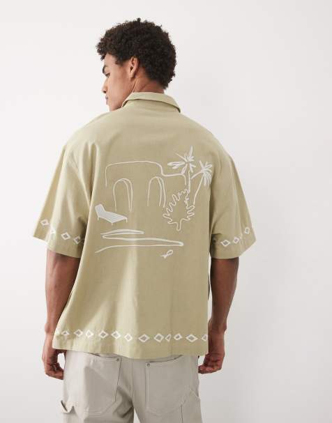ASOS DESIGN – Zakładana przez głowę koszula oversize w kolorze khaki z haftowanym kwiatowym wzorem na plecach - view 1
