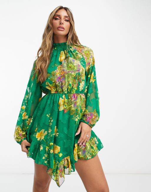 ASOS DESIGN – Żakardowa sukienka mini z zabudowanym dekoltem i dłuższym tyłem w kwiatowy wzór 