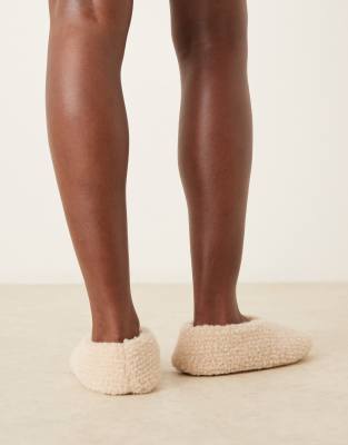 Asos Design Zakki Ribbed Teddy Slippers In White