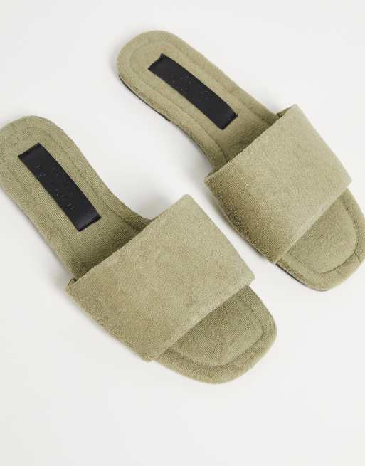 ASOS DESIGN Zambo slider slippers in khaki towelling 