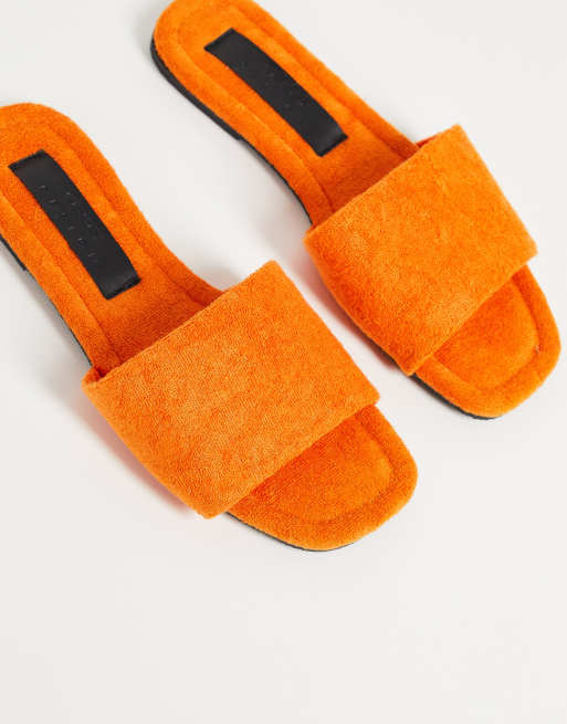 ASOS DESIGN – Zambo – Wsuwane kapcie z pomarańczowej tkaniny frotte 