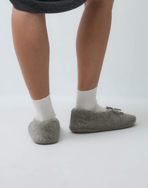 ASOS DESIGN Zani bow slippers in grey, 3 of 4