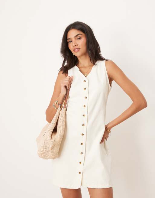 ASOS DESIGN – Zapinana na guziki jeansowa sukienka bez rękawów z dekoltem w szpic w kolorze ecru