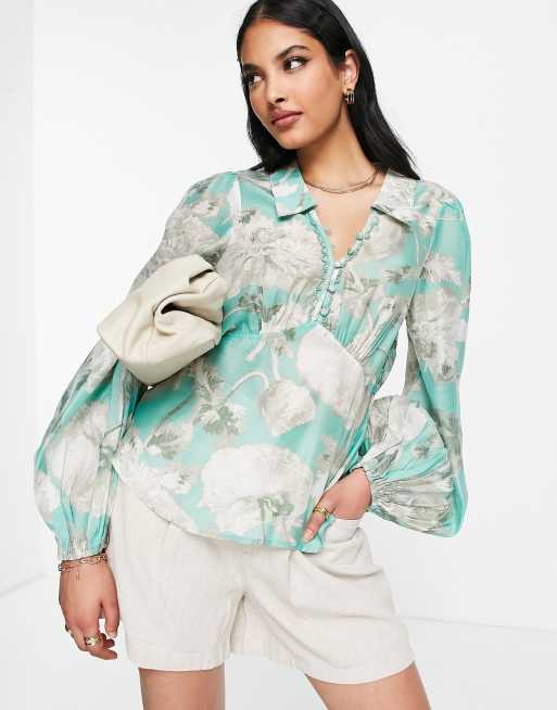 ASOS DESIGN – Zapinana na guziki koszula z odsłoniętymi plecami w szałwiowozielony kwiatowy wzór 