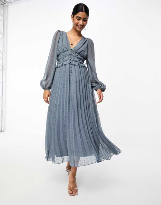 ASOS DESIGN – Zapinana na guziki plisowana sukienka midi z marszczoną talią z metalicznej srebrnej tkaniny dobby