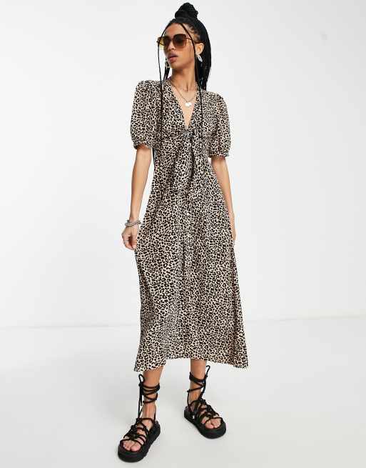ASOS DESIGN – Zapinana na guziki sukienka midi w zwierzęcy wzór z wiązaniem z przodu