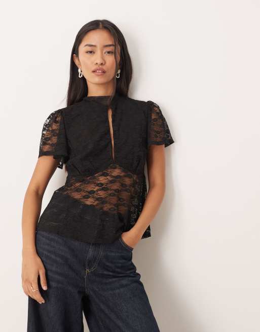 ASOS DESIGN – Zapinany na guziki czarny koronkowy top ze zwiewnymi rękawami i wiązaniem przy szyi