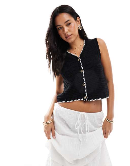 ASOS DESIGN – Zapinany na guziki z przodu czarny dzianinowy podkoszulek bez rękawów z szydełkowanym wzorem